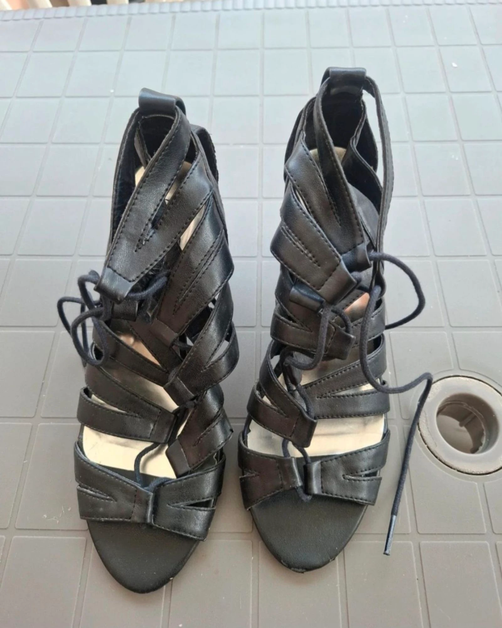 Chaussure a petits talons taille 36 – photo 2